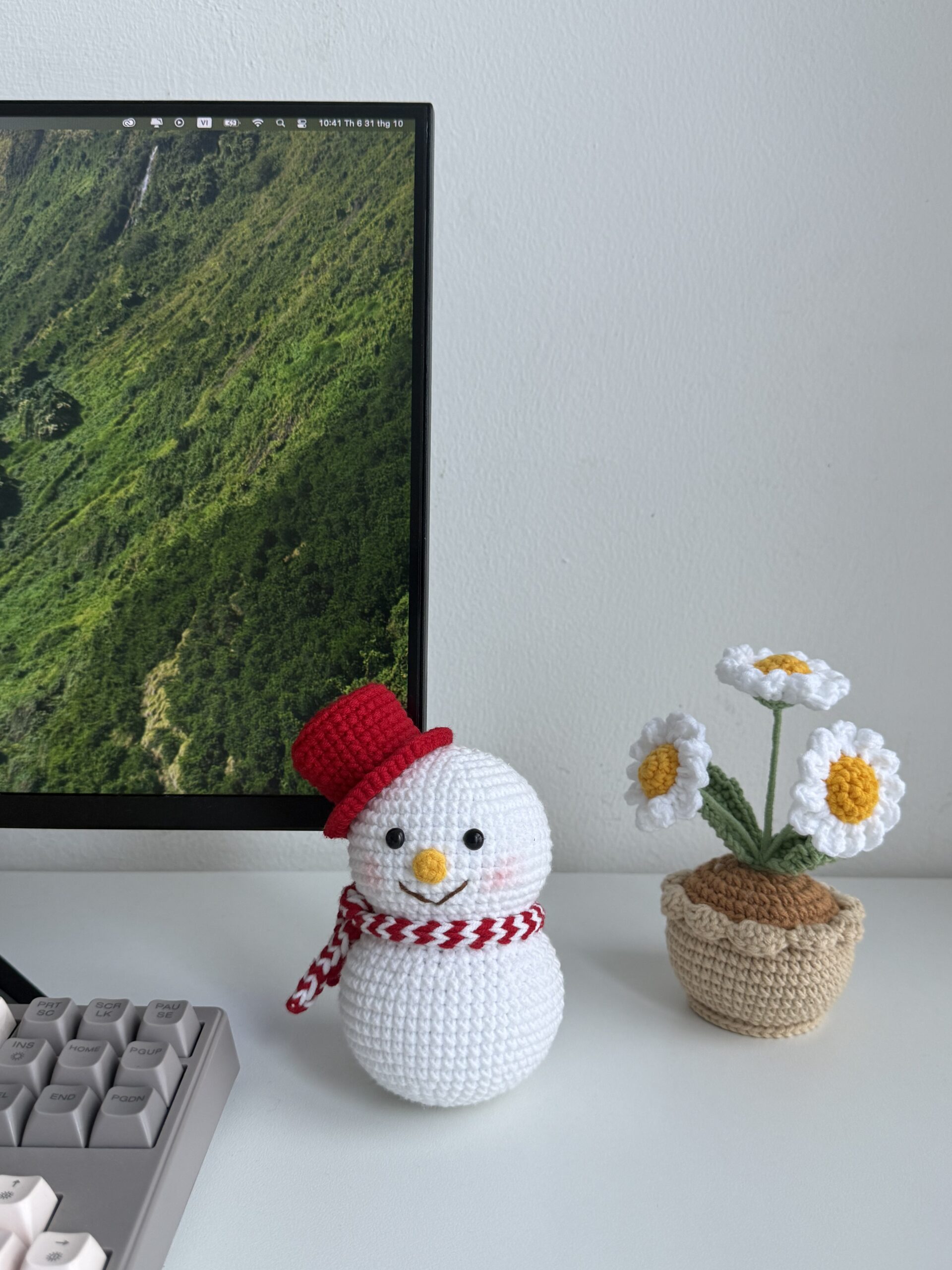 Crochet Christmas Mochi – The Cutest Handmade Ornament for Your Holiday Décor