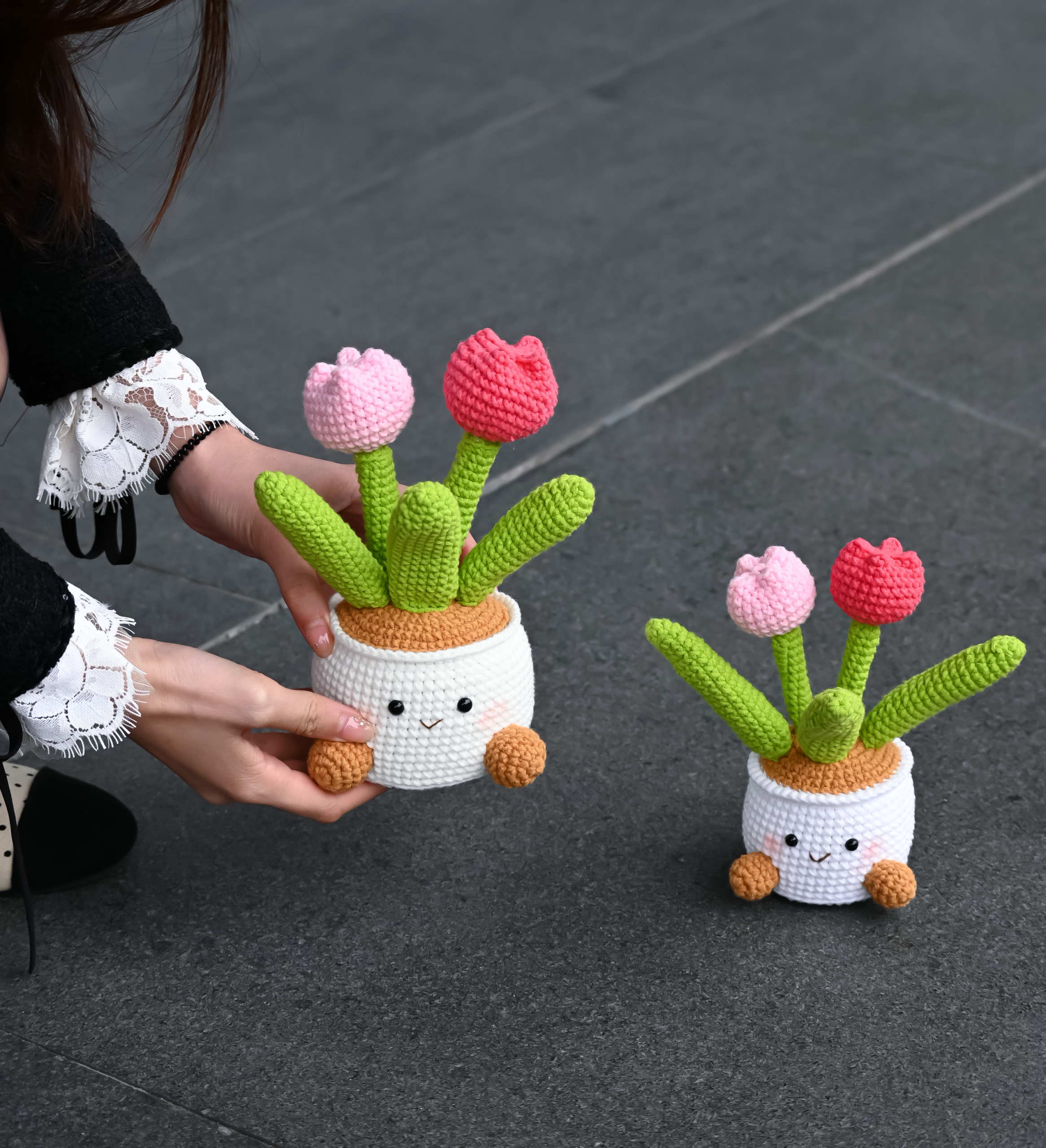 Handmade Knitted Tulip Pot – A Soft Touch of Spring and Serenity